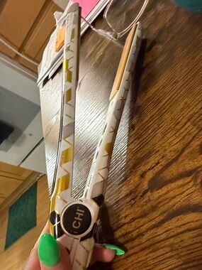 CHI White & Gold Ceramic Hair Straightener - Sleek Styling Flat Iron